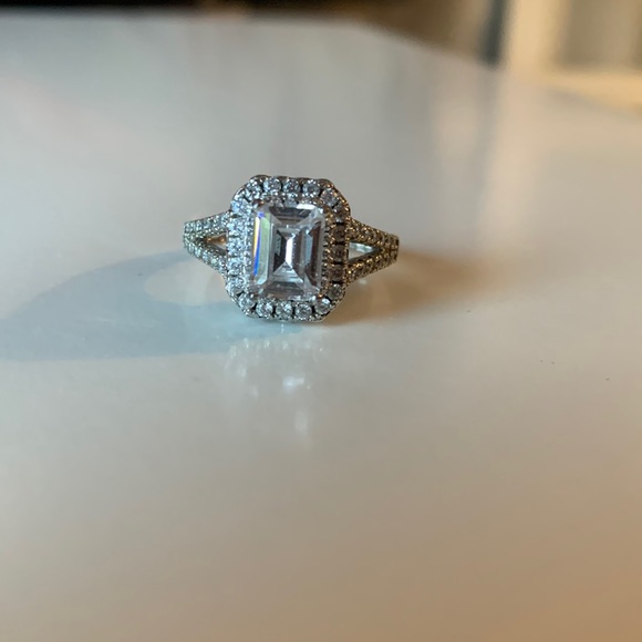 Sterling silver ring size 8 - Picture 1 of 6